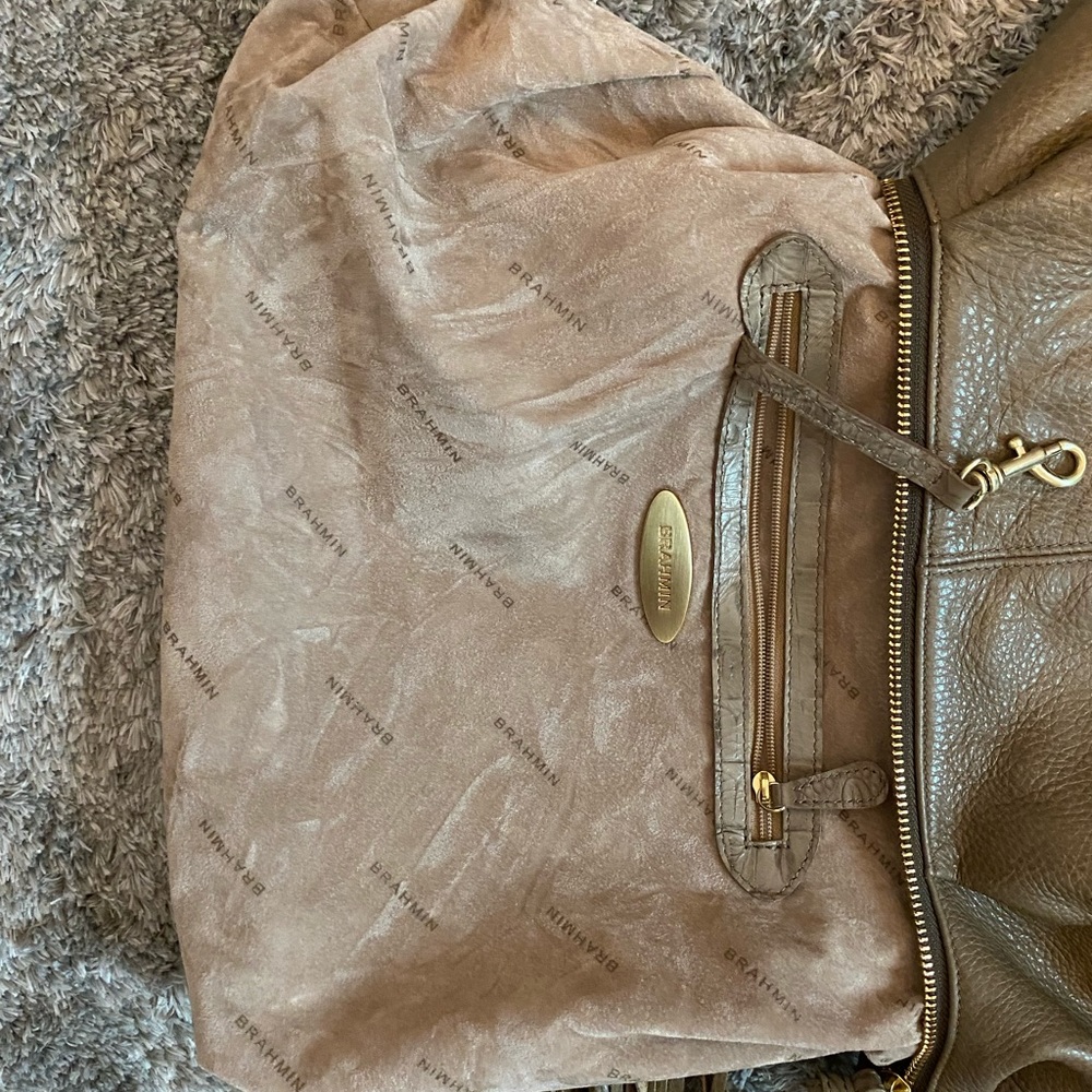 Brahmin shoulder bag light grey/Olive with tassel and hang tag - Picture 9 of 10